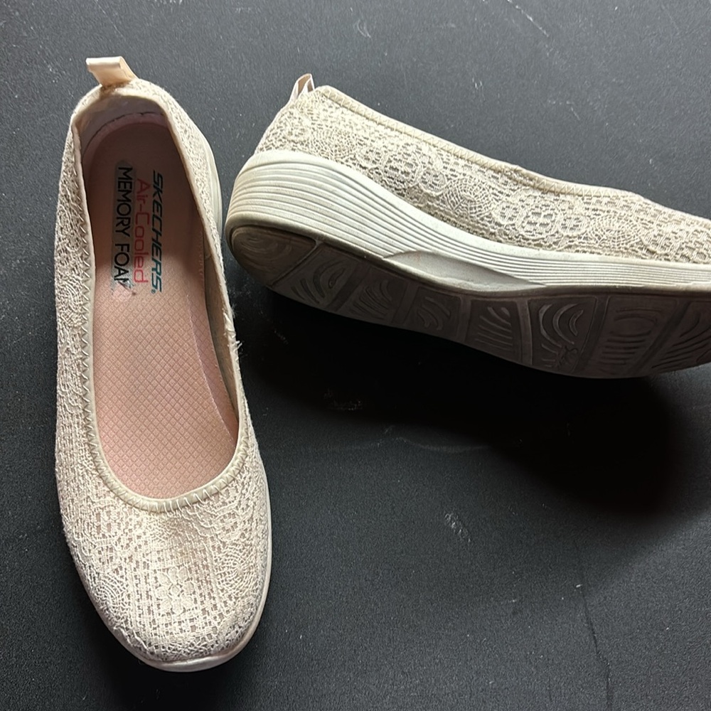 Skechers Women's Cream Lace Ballet Flats with Memory Foam - Picture 2 of 5